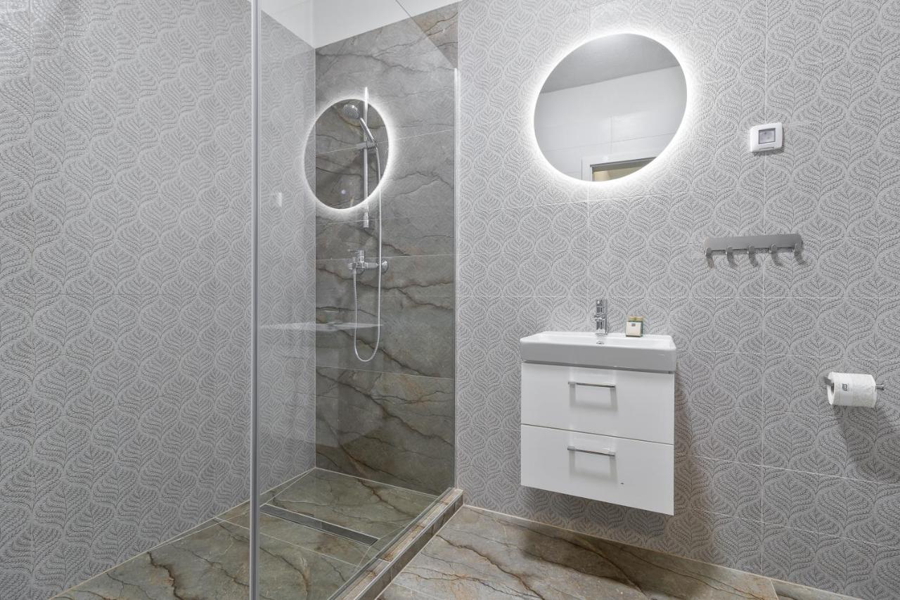 Appartement Grand Hill Flats à Oradea Extérieur photo